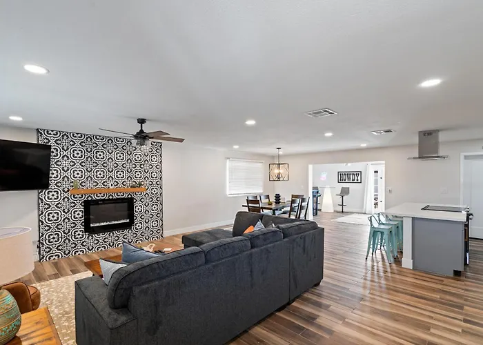 The Oasis In With Heated Pool And Arcade Tempe
